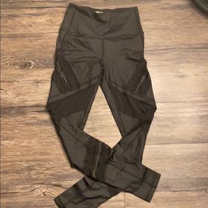 VICTORIA SECRET KNOCKOUT BLACK SPORT MESH LEGGINGS